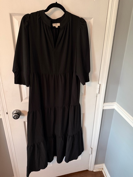 entro Dresses & Skirts - entro Black Tiered Midi Dress with Puff Sleeves and V-Neck